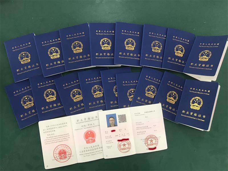 44118太阳成城集团2018级飞机机电设备维修专业学生顺利取得中级电工证